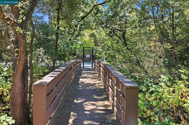 8 Royston Walk, Pleasant Hill, CA 94523