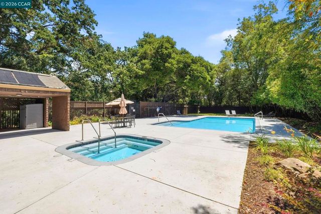 8 Royston Walk, Pleasant Hill, CA 94523