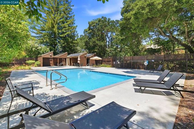 8 Royston Walk, Pleasant Hill, CA 94523