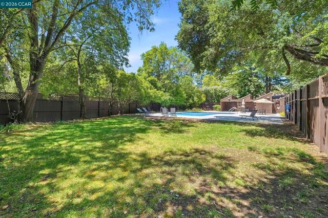 8 Royston Walk, Pleasant Hill, CA 94523