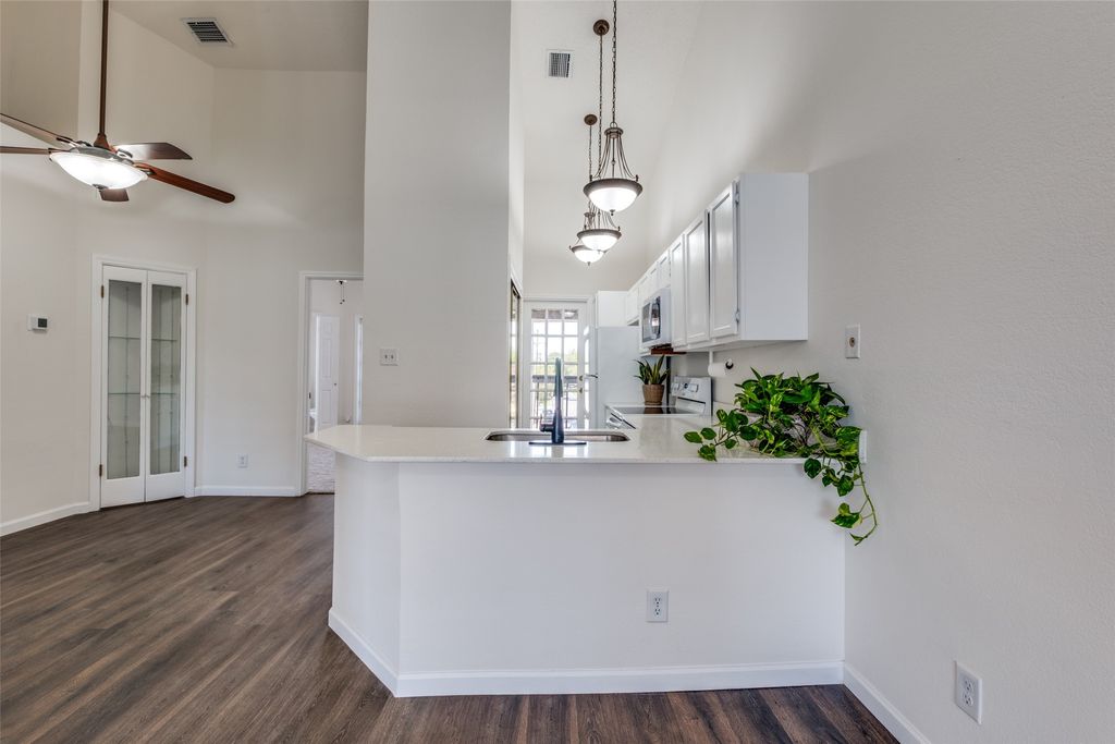 4800 W Lovers Lane 119, Dallas, TX 75209