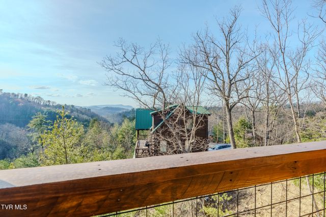 756 Ski View Lane, Sevierville, TN 37876