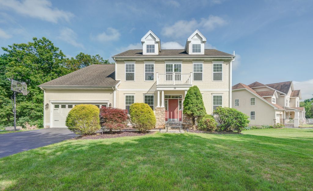 39 Independence Circle 39, Middlebury, CT 06762