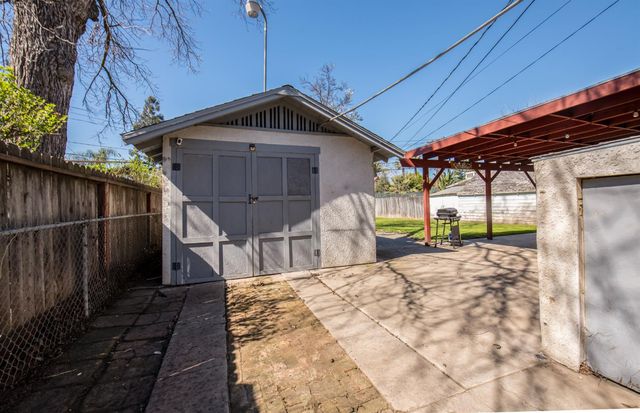 1019 N San Pablo Avenue, Fresno, CA 93728