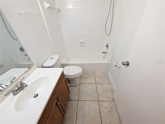 14211 SHADOW MOSS LANE 202, Tampa, FL 33613