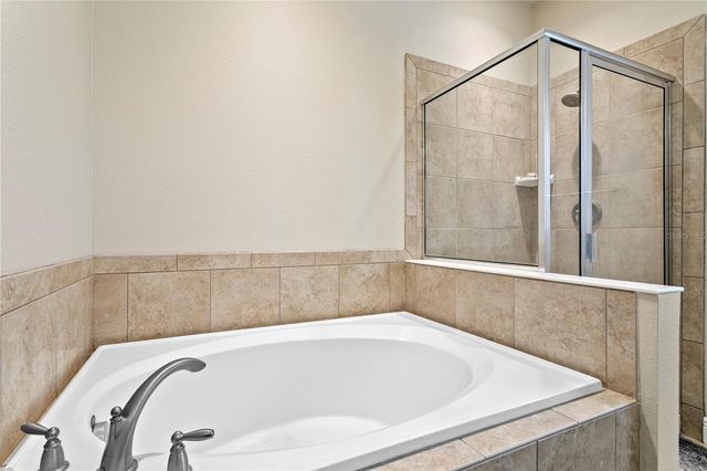 2837 MAPLE BROOK LOOP, Lutz, FL 33558