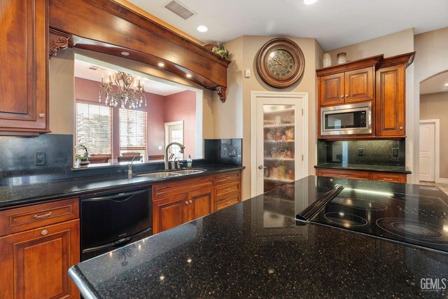 22431 Rd 180, Lindsay, CA 93247