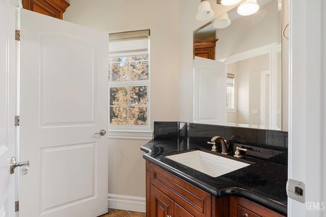 22431 Rd 180, Lindsay, CA 93247