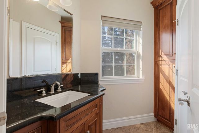 22431 Rd 180, Lindsay, CA 93247