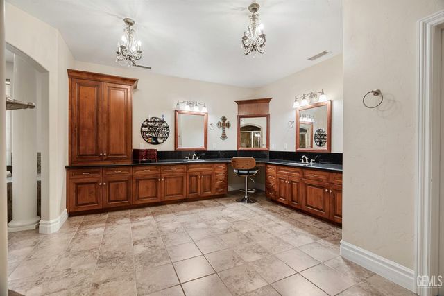 22431 Rd 180, Lindsay, CA 93247