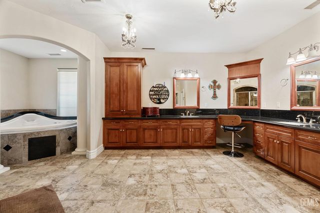 22431 Rd 180, Lindsay, CA 93247