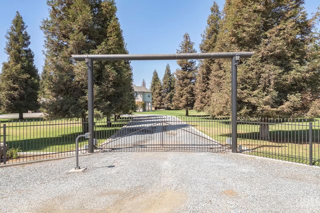 22431 Rd 180, Lindsay, CA 93247