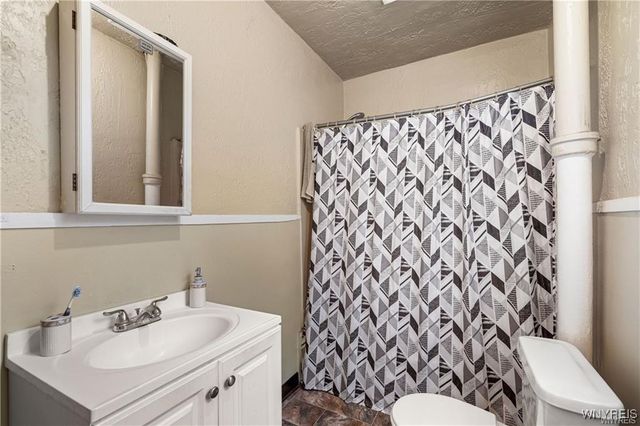 2411 Ferry Avenue, Niagara Falls, NY 14301