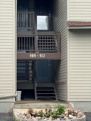 912 Spruce Hills Dr, Glen Gardner Boro, NJ 08826