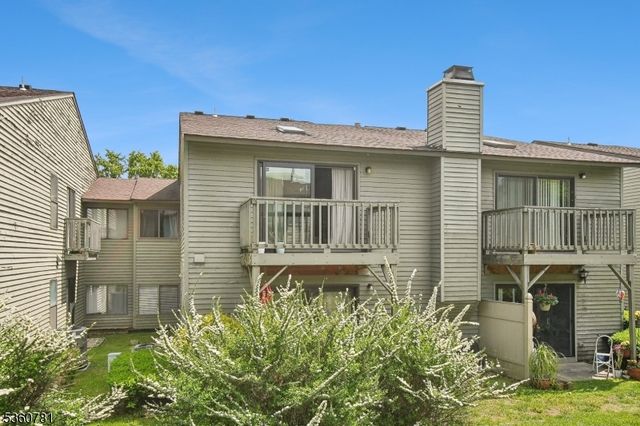 912 Spruce Hills Dr, Glen Gardner Boro, NJ 08826