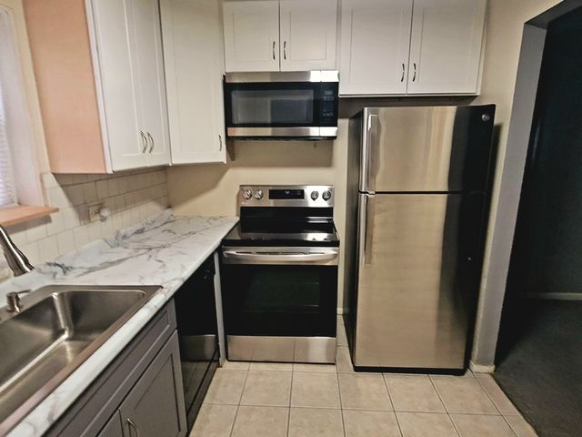 2420 Randall Lane 1A, Arlington Heights, IL 60004
