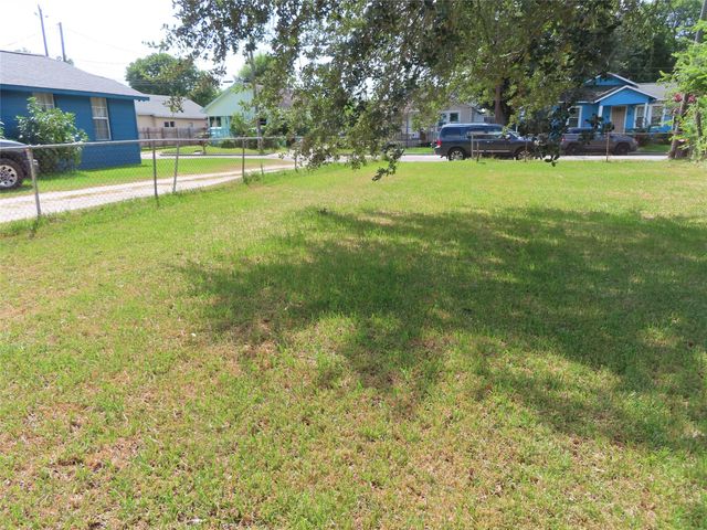 2107 Maryland Street, Baytown, TX 77520