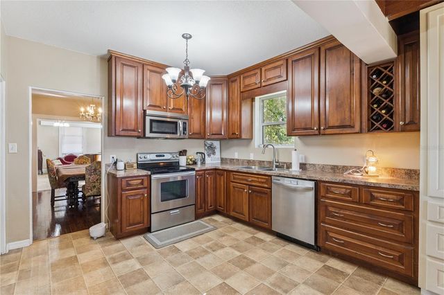 3828 WALKER ROAD, Apopka, FL 32703