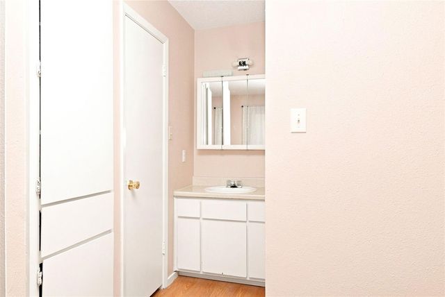 400 W 34th ST 012345678900 - Unit 104, Austin, TX 78705