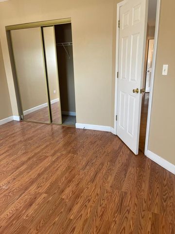 1000 S Lorraine Road 214, Wheaton, IL 60189