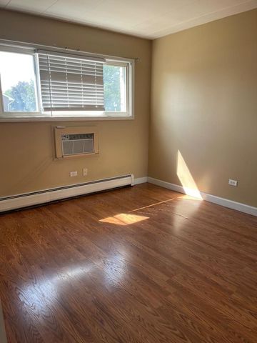 1000 S Lorraine Road 214, Wheaton, IL 60189