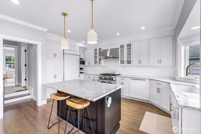 5336 SW Admiral Way, Seattle, WA 98116