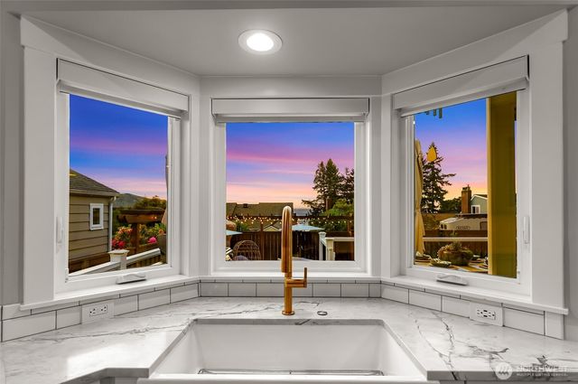 5336 SW Admiral Way, Seattle, WA 98116