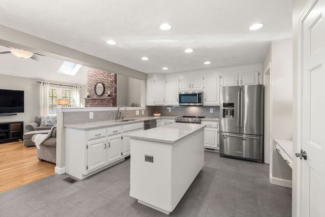 6 Berkshire St, Norfolk, MA 02056