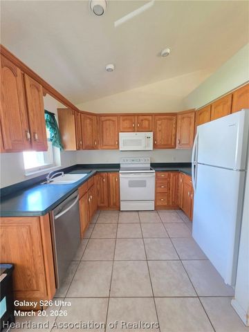 216 Chicago Way NE, Lake Placid, FL 33852