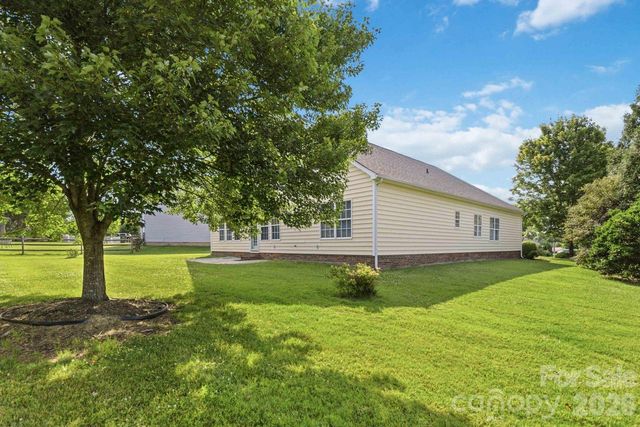 2017 Legend Creek Lane, Charlotte, NC 28227