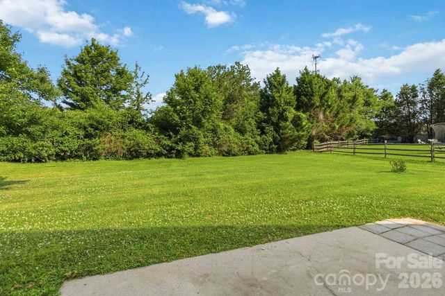 2017 Legend Creek Lane, Charlotte, NC 28227