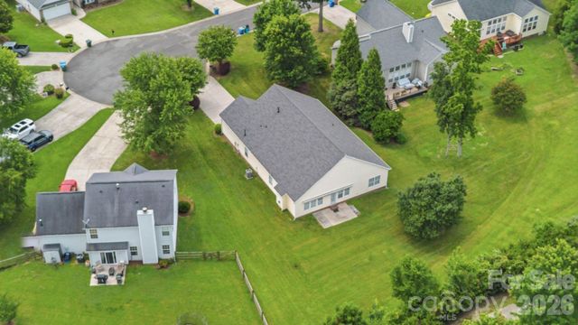 2017 Legend Creek Lane, Charlotte, NC 28227