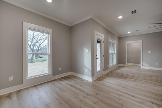 209 N Griffin Street, Morrilton, AR 72110