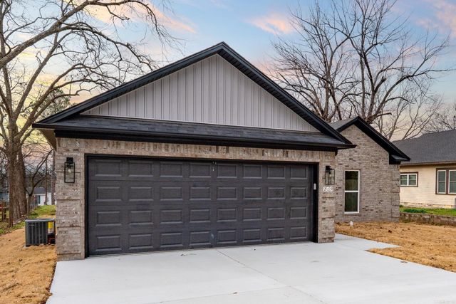 209 N Griffin Street, Morrilton, AR 72110