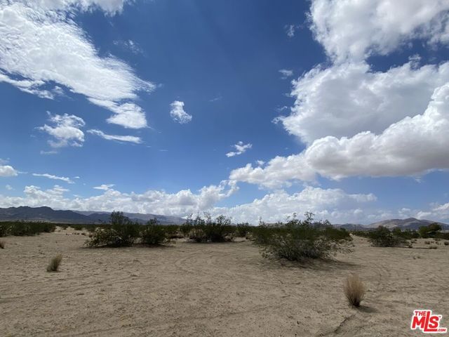 403 Sun Beam Avenue, Joshua Tree, CA 92252