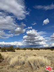 403 Sun Beam Avenue, Joshua Tree, CA 92252