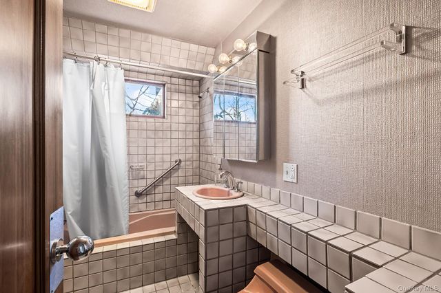 3 Ridgecrest E, Scarsdale, NY 10583