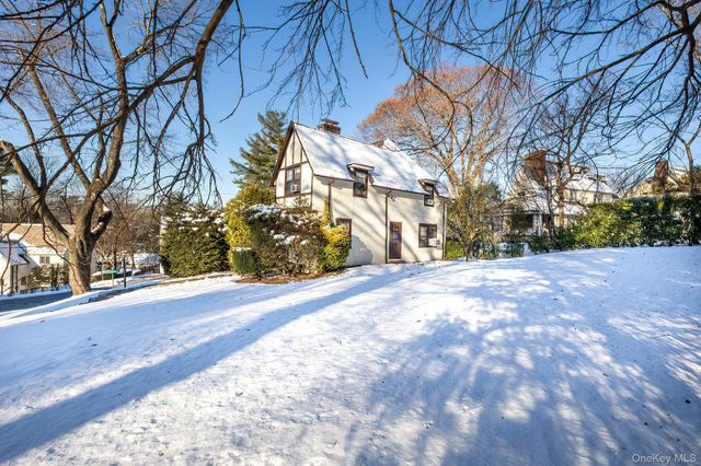 3 Ridgecrest E, Scarsdale, NY 10583