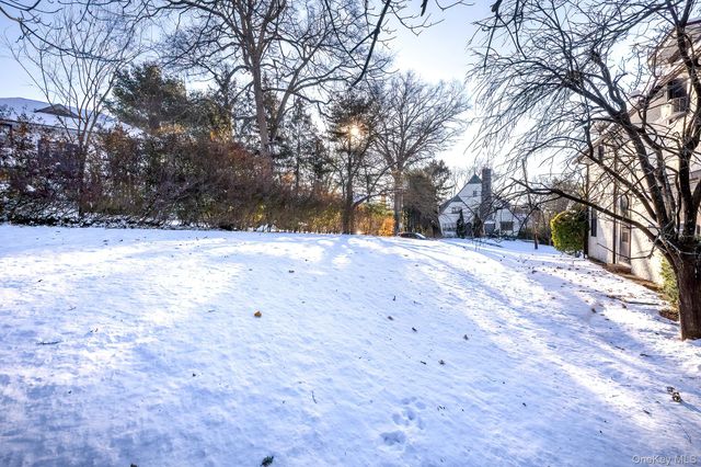 3 Ridgecrest E, Scarsdale, NY 10583