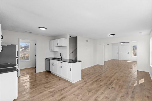 1116 E 77th Terrace, Kansas City, MO 64131