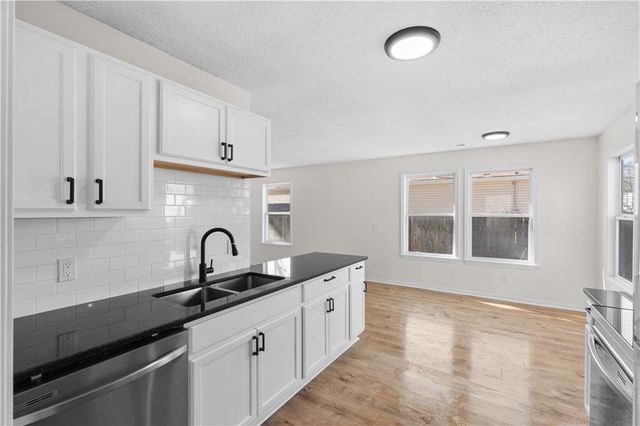 1116 E 77th Terrace, Kansas City, MO 64131