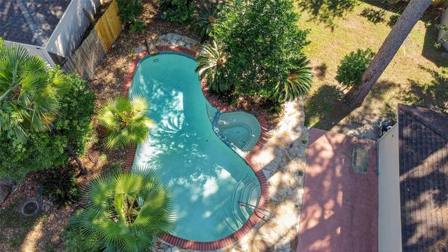 3810 Glenwood Springs Dr, Kingwood, TX 77345