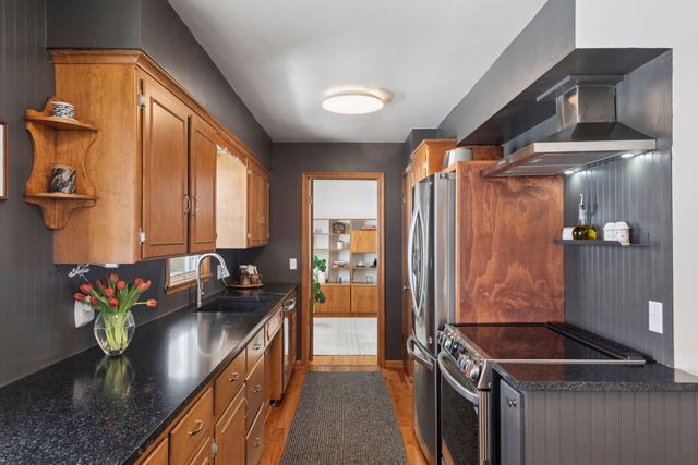 2320 Valders Avenue N, Golden Valley, MN 55427