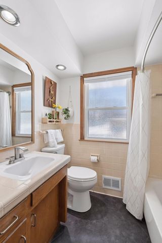 2320 Valders Avenue N, Golden Valley, MN 55427