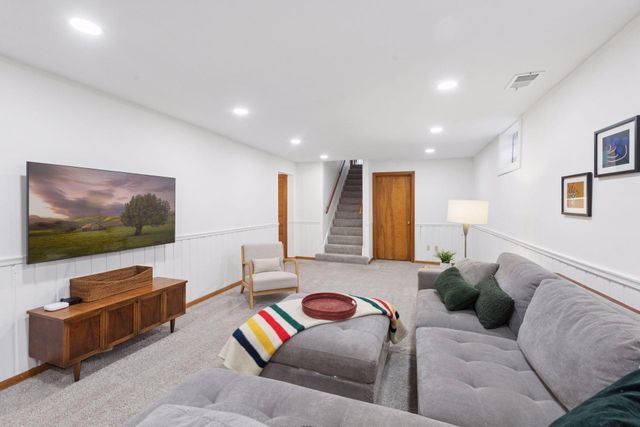 2320 Valders Avenue N, Golden Valley, MN 55427