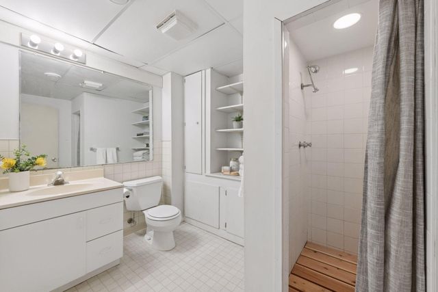 2320 Valders Avenue N, Golden Valley, MN 55427