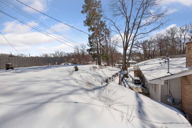 2320 Valders Avenue N, Golden Valley, MN 55427