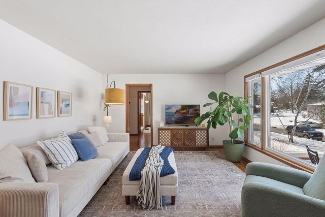 2320 Valders Avenue N, Golden Valley, MN 55427