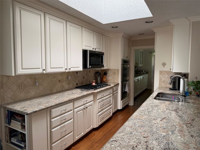 14635 Tanglewood Drive, Farmers Branch, TX 75234