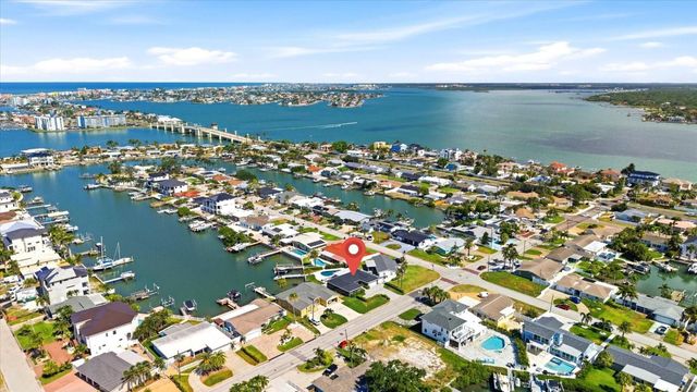 121 79TH STREET S, St Petersburg, FL 33707